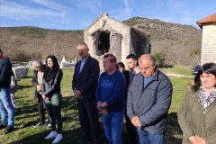 IMG-e102fb0e3a3dc84d6fd87ed2a781451a-V-Medium