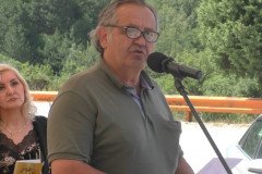 IMG-7a1ead49a9076eae4c9f3d2c7c2a7281-V-Medium