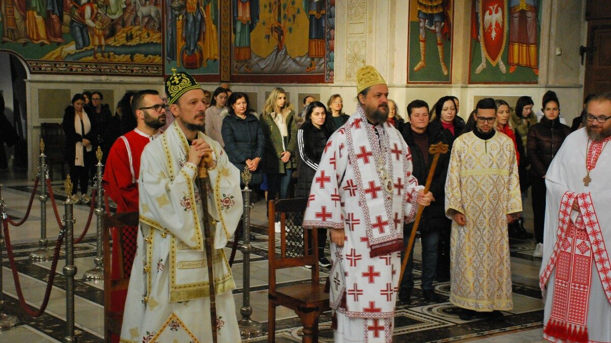 Додир и позив – Света архијерејска литургија у Требињу