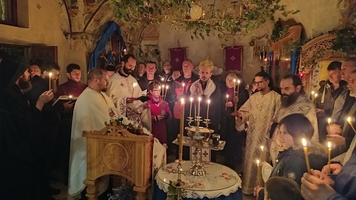 Навечерје празника Ваведења Пресвете Богородице у манастиру Завала
