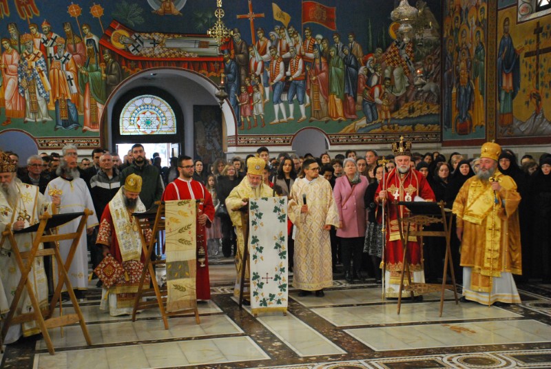 Света Литургија и парастос Вл. Атанасију