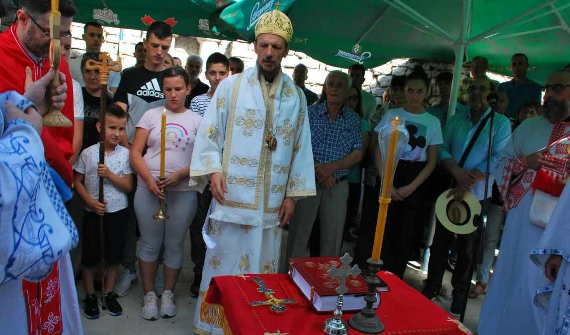 Архијерејска Литургија у Дубочанима