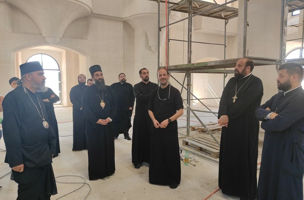Епископи Аресније и Никодим посјетили Црквену Општину у Мостару