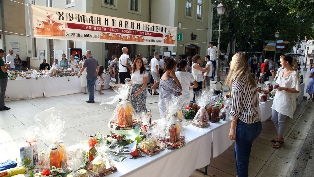 Фондација Свети Вукашин епархије ЗХиП организовала хуманитарни базар