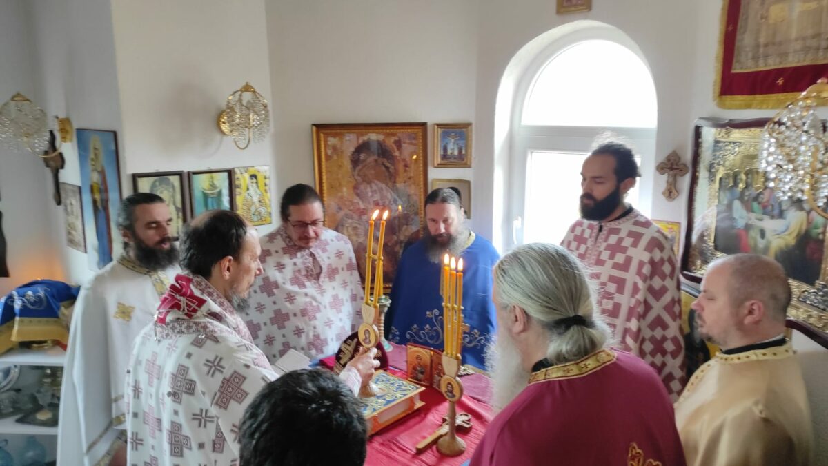 Епископ Димитрије богослужио у Манастиру Светог Јована Кронштатског на Коритима