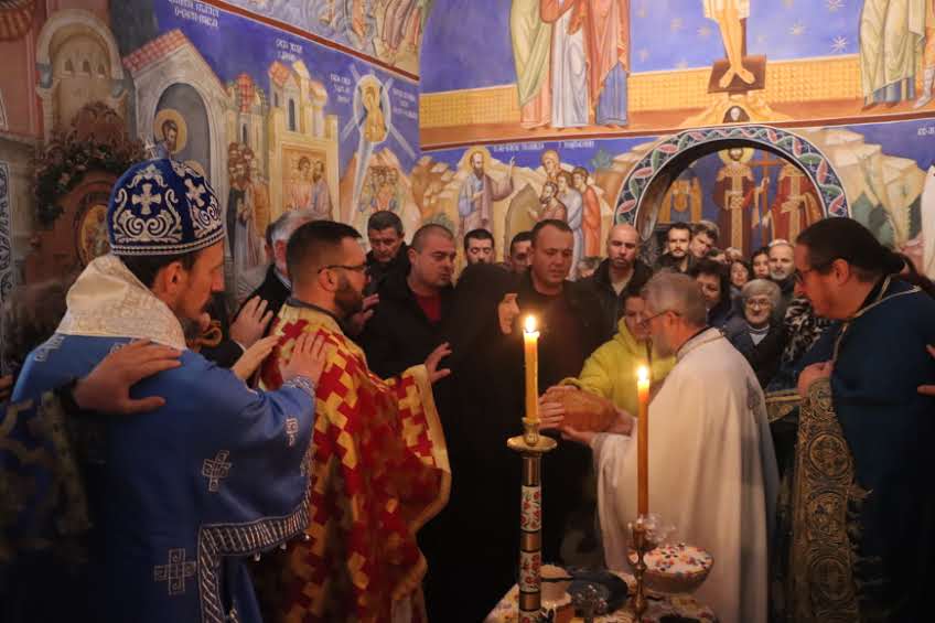 Епископ Димитрије богослужио у Петропавловом манастиру