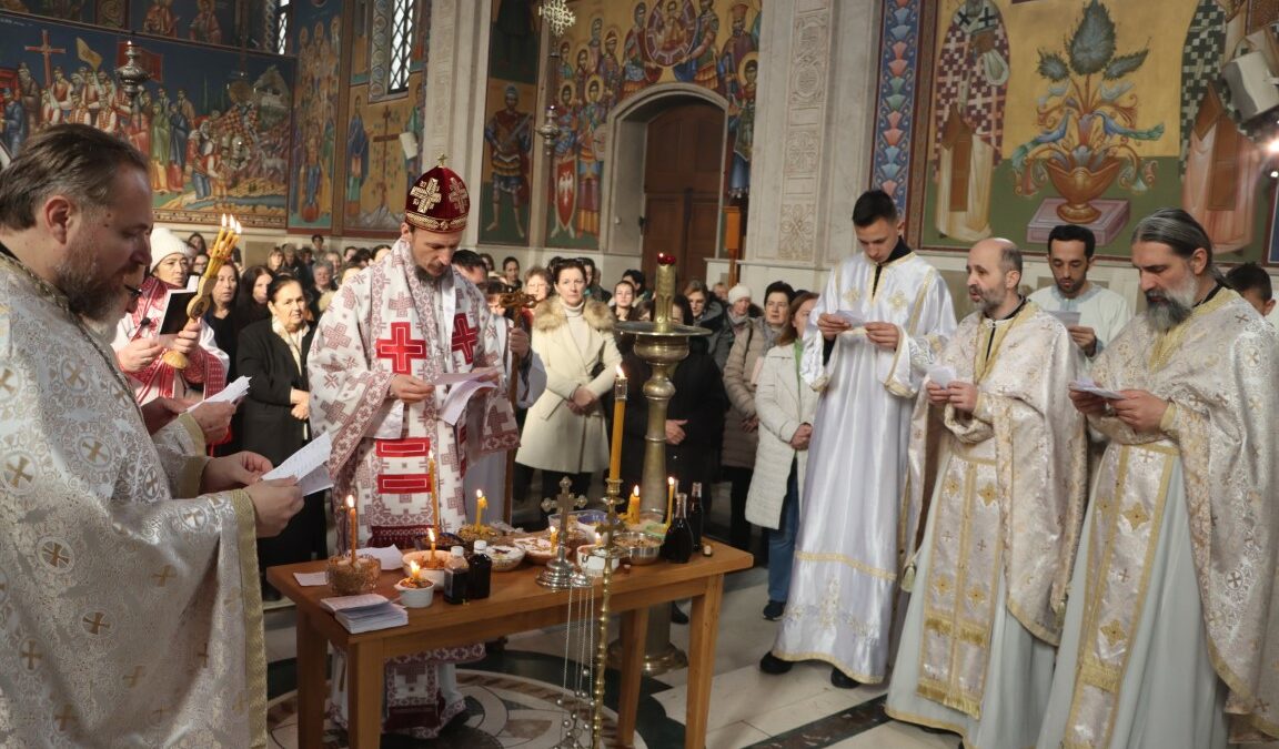 На Задушнице Епископ Димитрије богослужио у требињском Саборном храму
