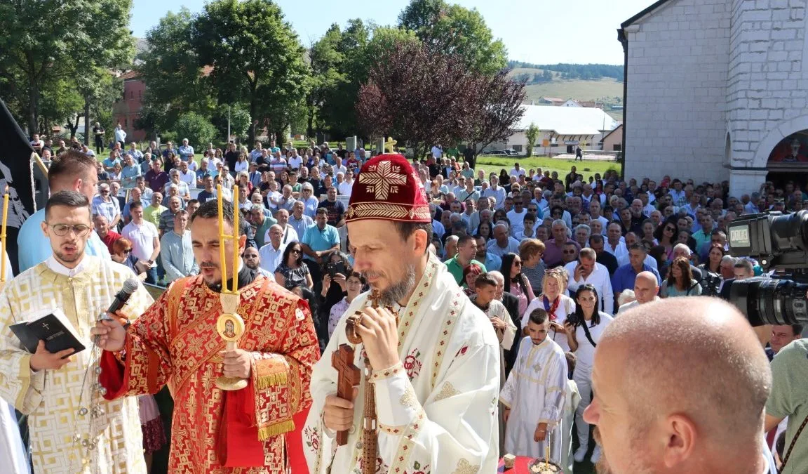 Архијерејска Литургија у Гацку