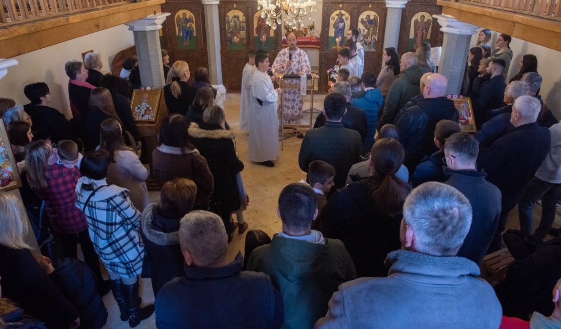 Епископ Димитрије на Материце богослужио у Храму Рођења Пресвете Богородице у Мостару
