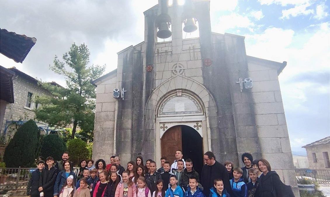 Ученици подручних одељења ОШ „Вук Караџић“ у Петровом Пољу посетили манастир Тврдош