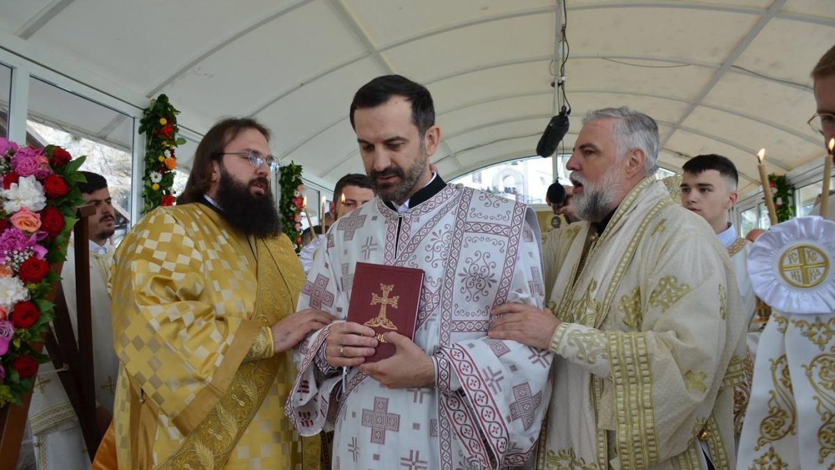 Епископ Григорије у чин ђакона рукоположио др Лазара Супића