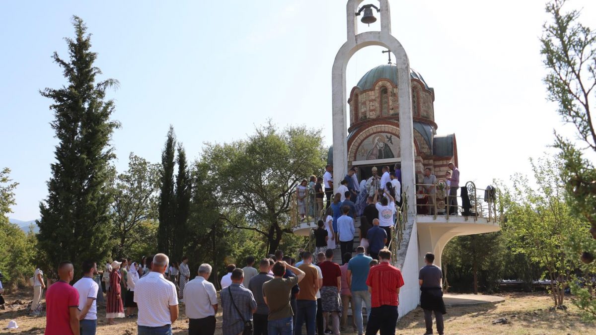 Архијерејска Литургија на Билећком језеру