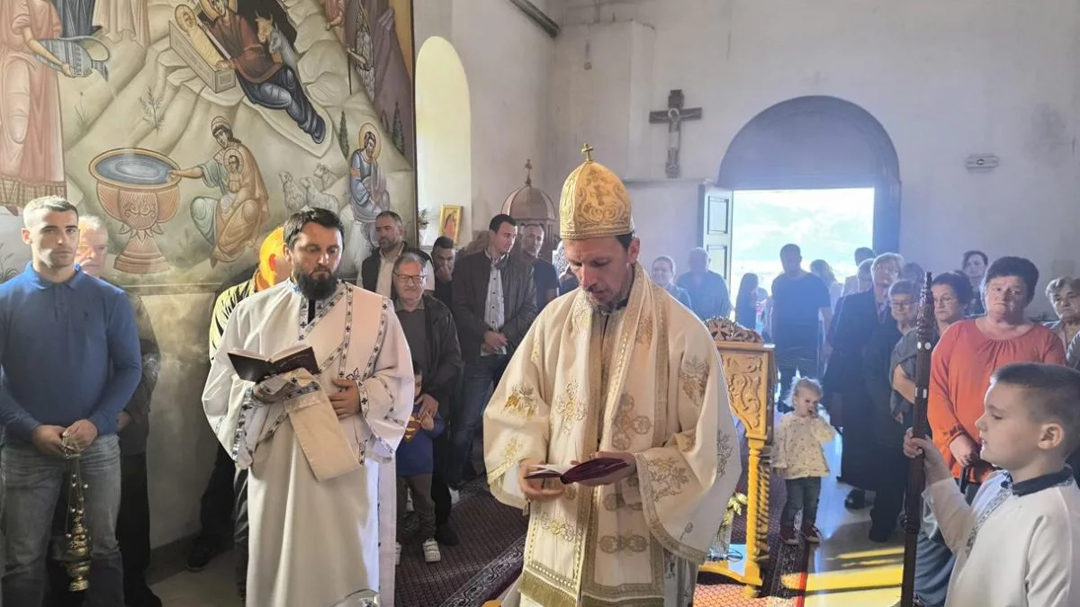Владика Димитрије служио у Метковићу