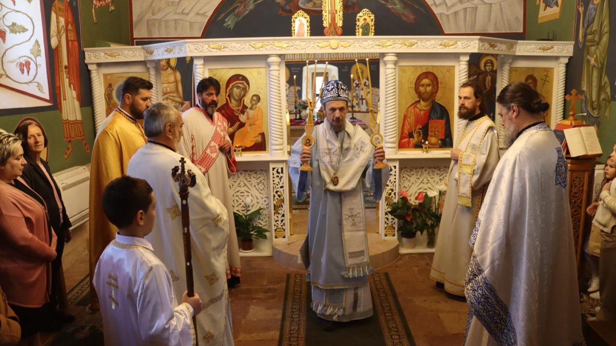 Владика Димитрије служио у Суторини