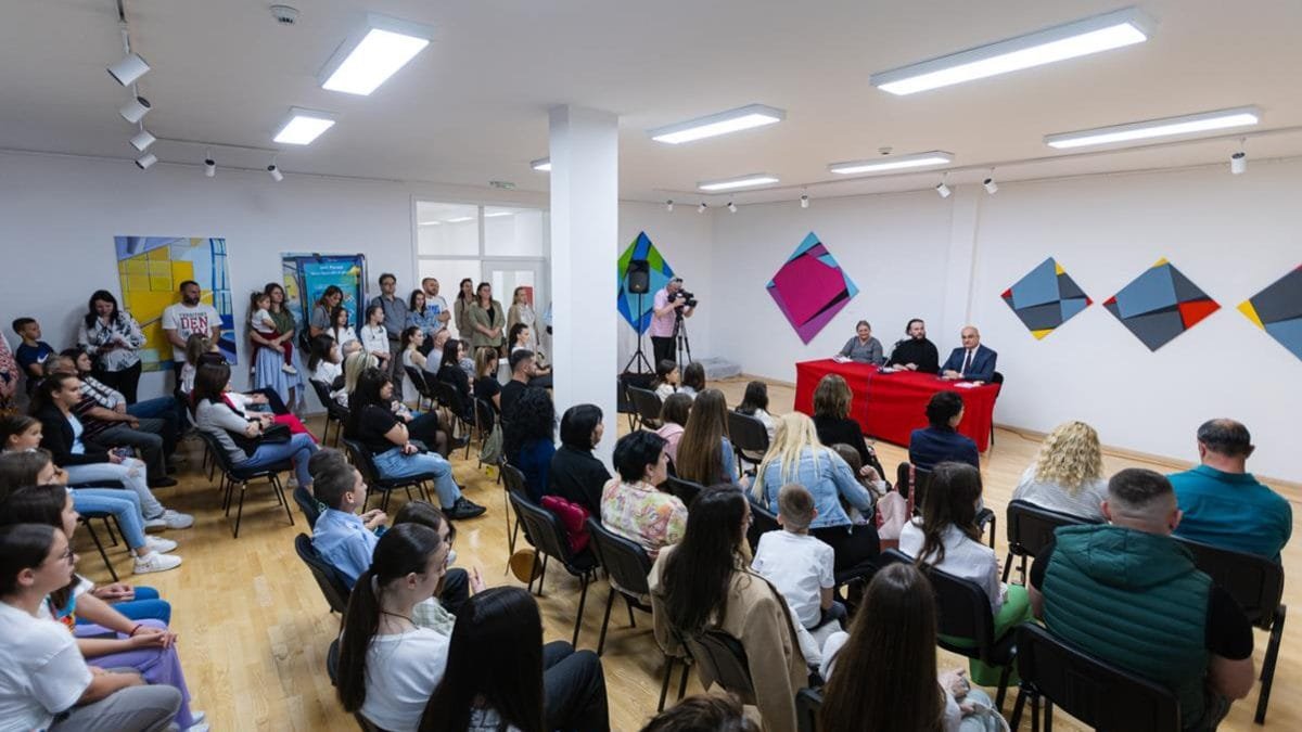 Свечано затворен ликовни конкурс организован поводом дана Светог Василија и представљен зборник ,,Стазама Светог Василија’’