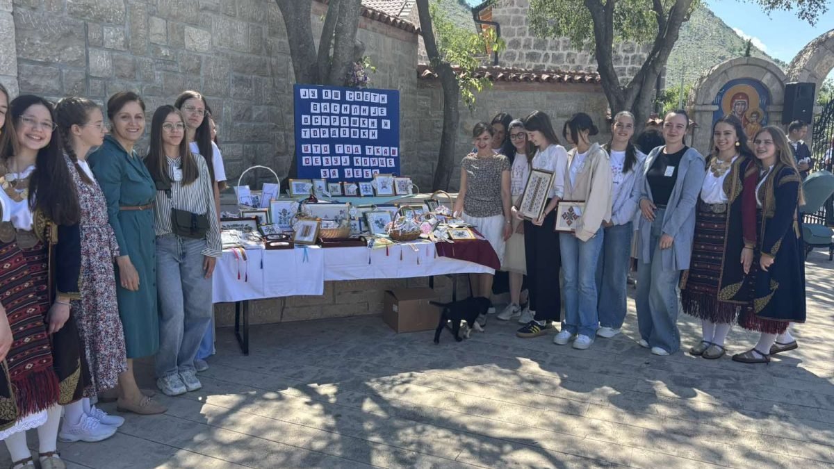 ,,Што год ткаш везуј конце за небо”