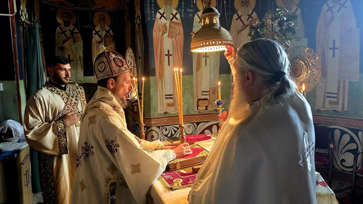 Владика Димитрије служио у Дужима