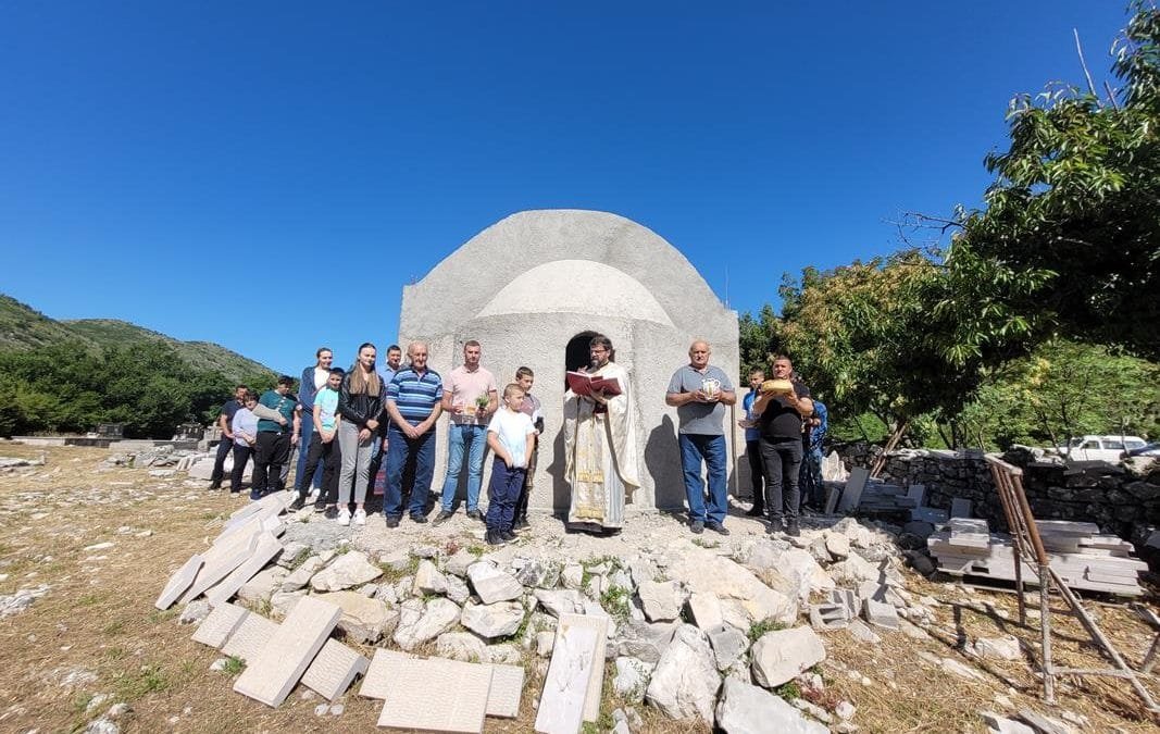 Света Литургија у Увјећој