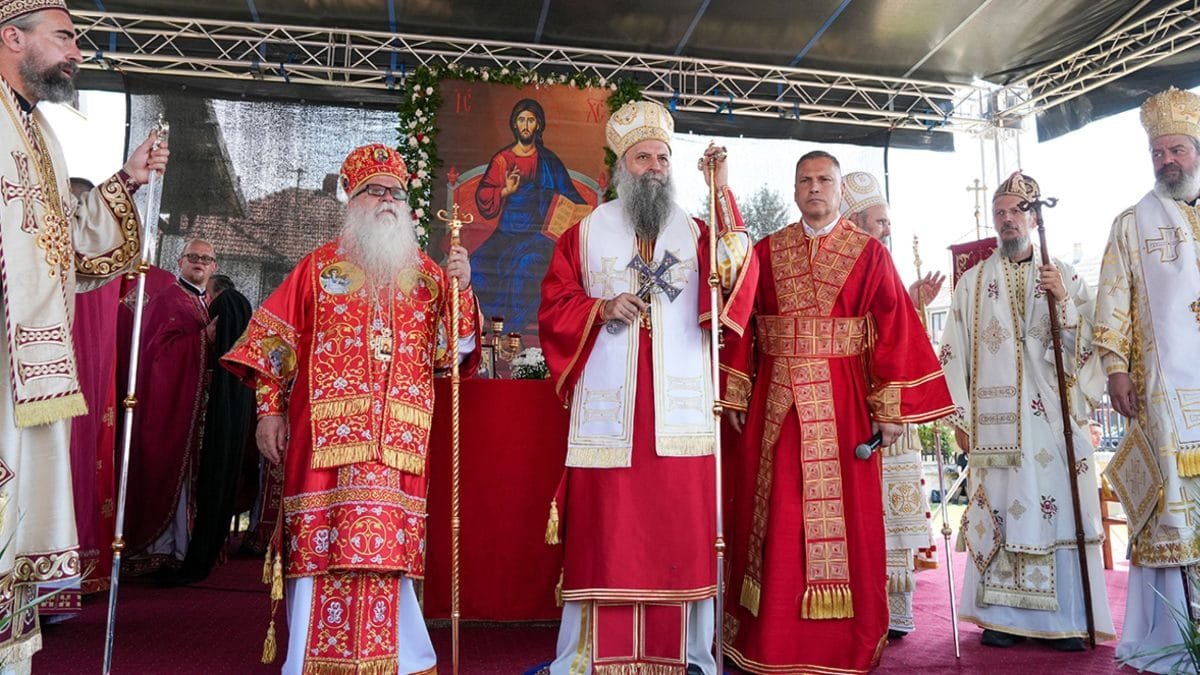 Патријарх Порфирије у Братунцу: Мученичком крвљу освећена места за нас Србе никада нису била и неће бити повод узвраћања мером за меру