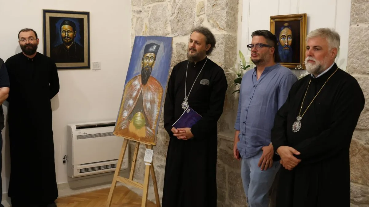 „Свјетлост и сјећање“ – Изложба владике Максима у Музеју Херцеговине