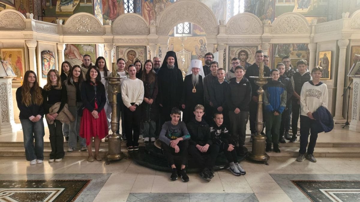На празник Светог Јована Богослова – ученици VIII4 у Саборној цркви