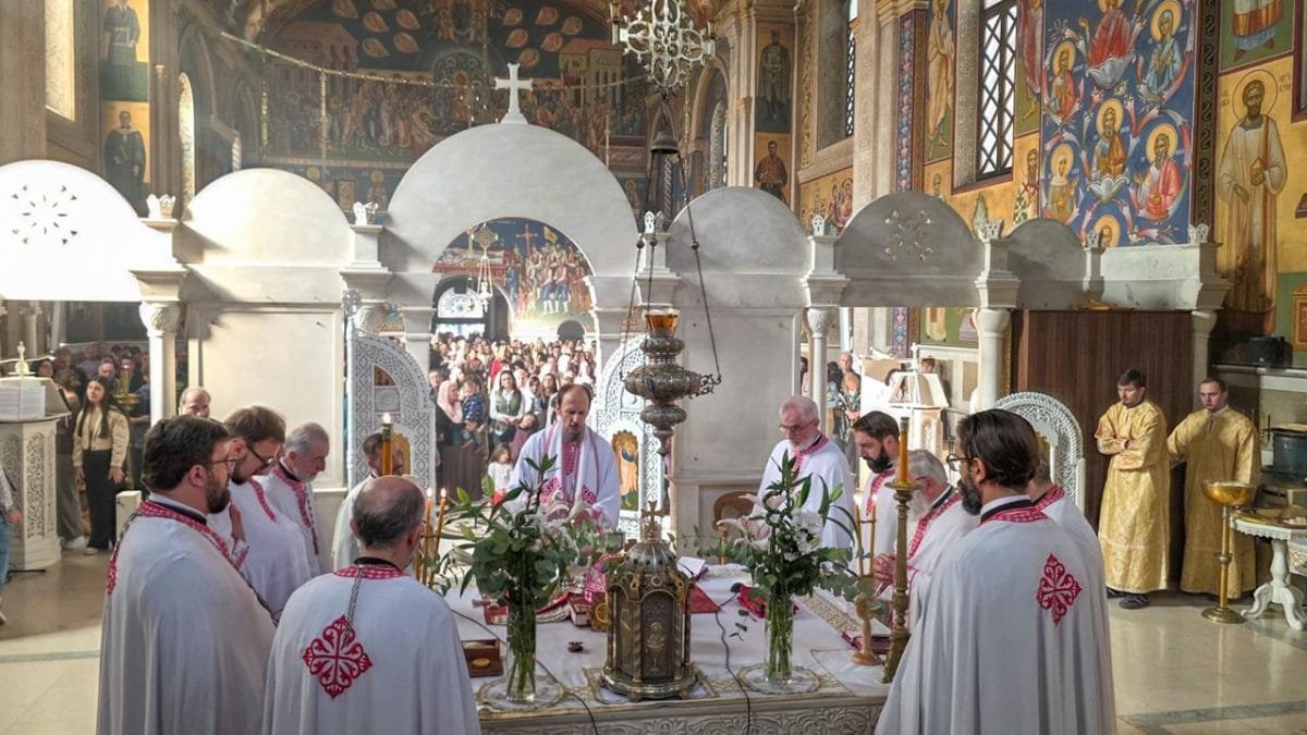 Архијерејска Литургија у Требињу