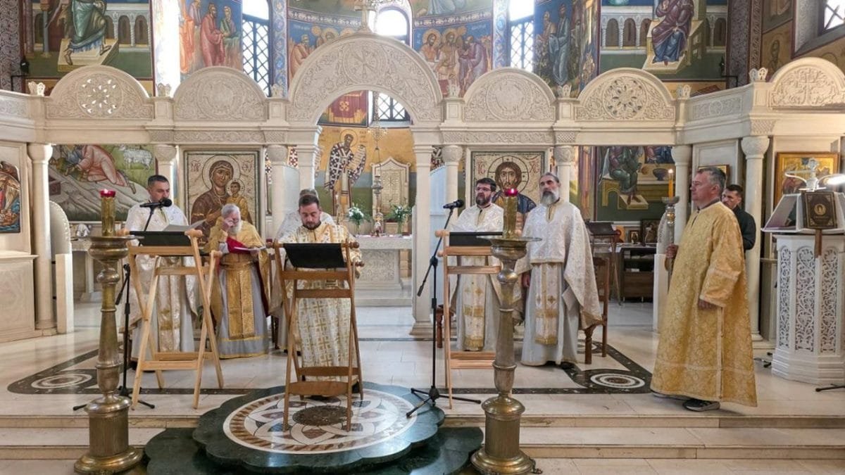 Древна Литургија Светог Апостола Јакова одслужена у Саборном храму у Требињу