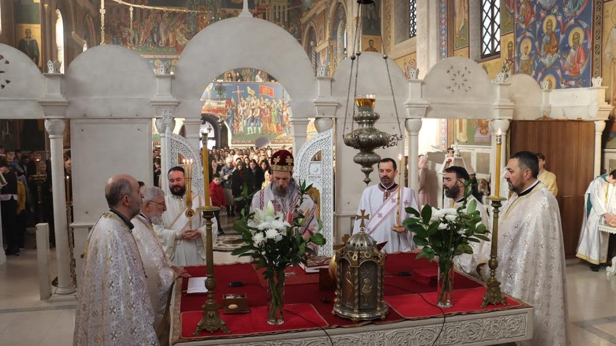 Архијерејска Литургија у Требињу
