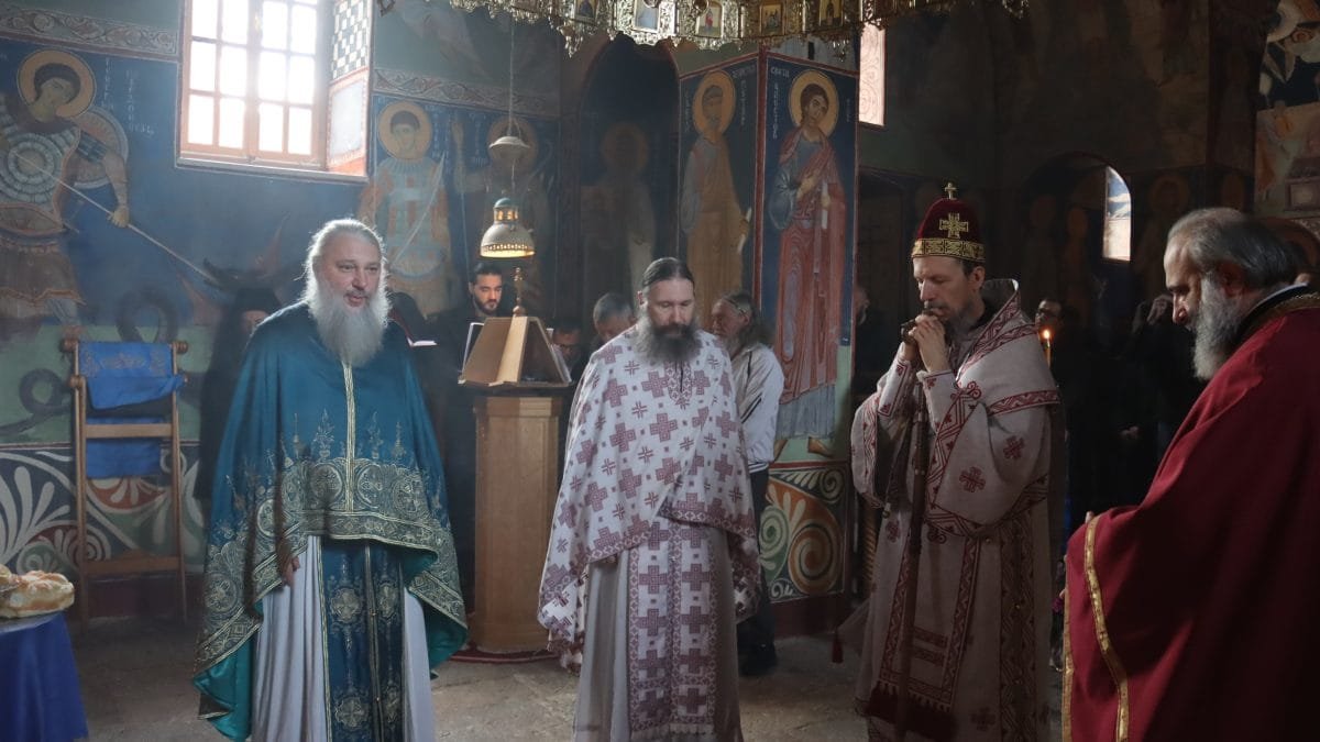 Митрополит Димитрије служио у Дужима