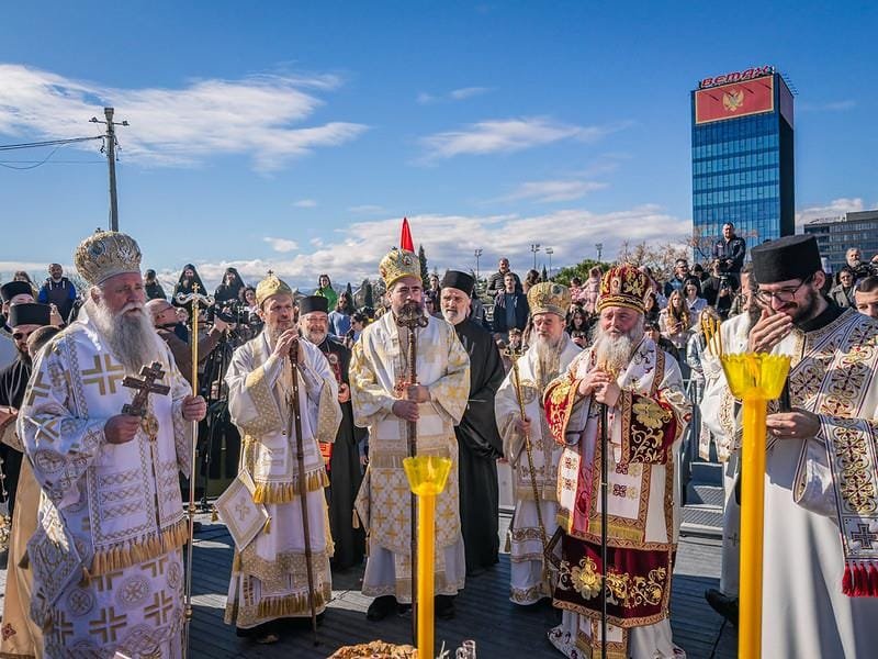 Светом Архијерејском Литургијом и Литијом прослављен празник Светог Симеона Мироточивог
