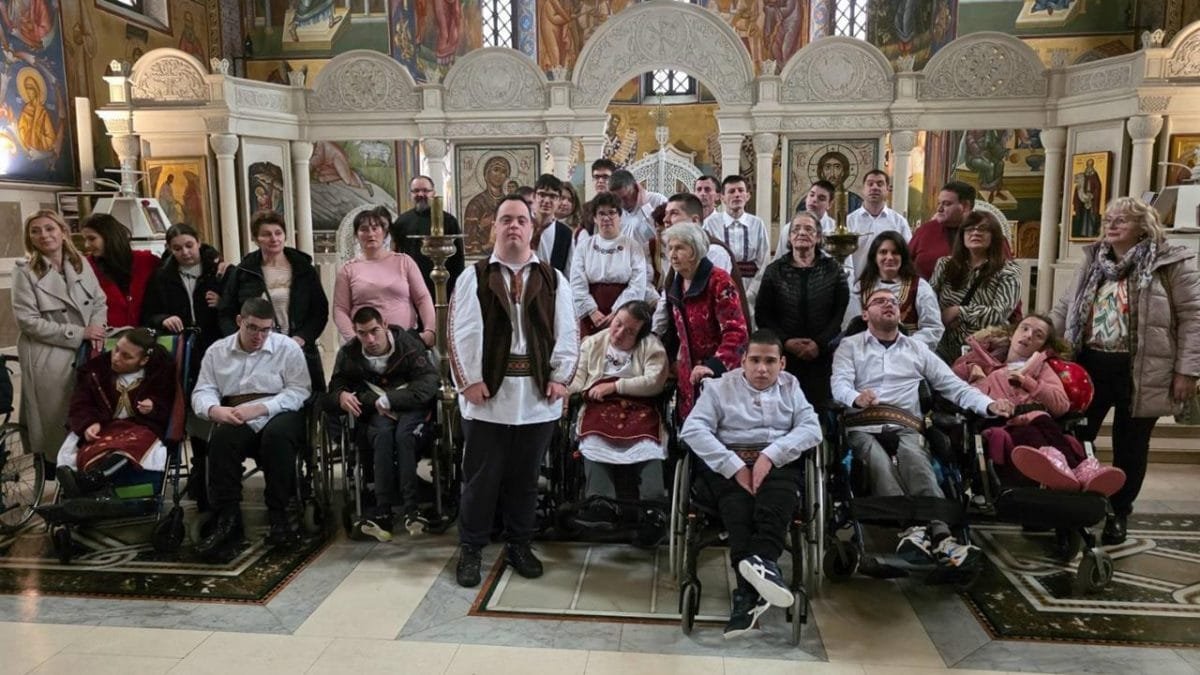 Литургијско сабрање у требињском Саборном храму и посјета дјеце из Удружења „Живимо заједно“