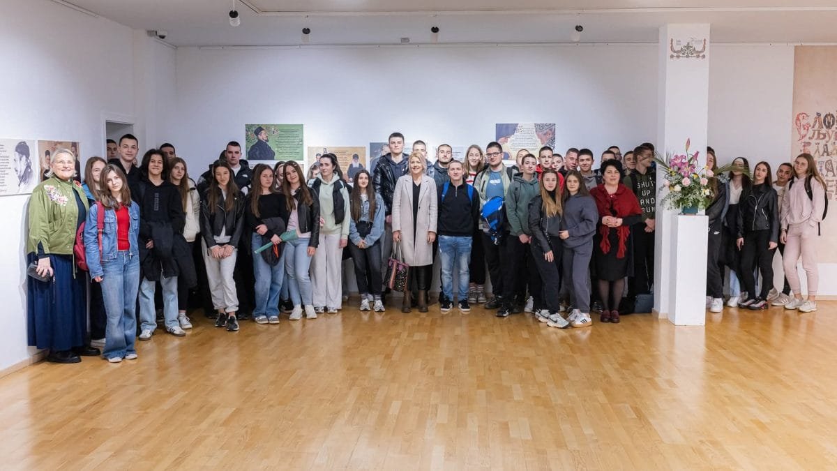 Требињски средњошколци посјетили изложбу ” Слово љубве владике Атанасија Јевтића”