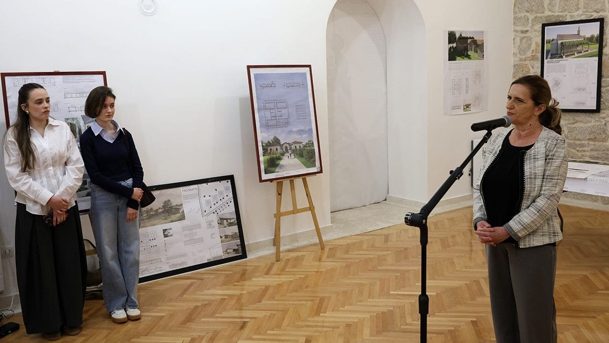 Студенти приредили изложбу радова на примјеру Петропавловог манастира и Манастира Светог Георгија у Бравенику