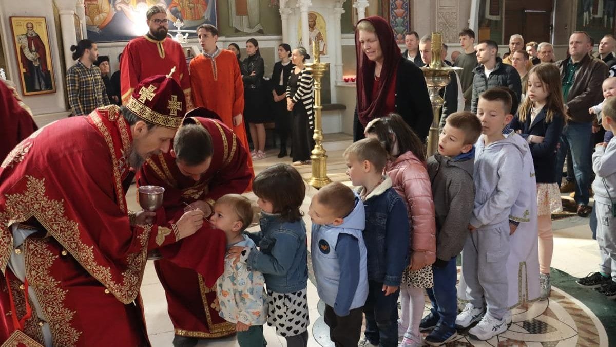 На Свети и Велики Четвртак одслужена Света Архијерејска Литургија у требињском Саборном храму