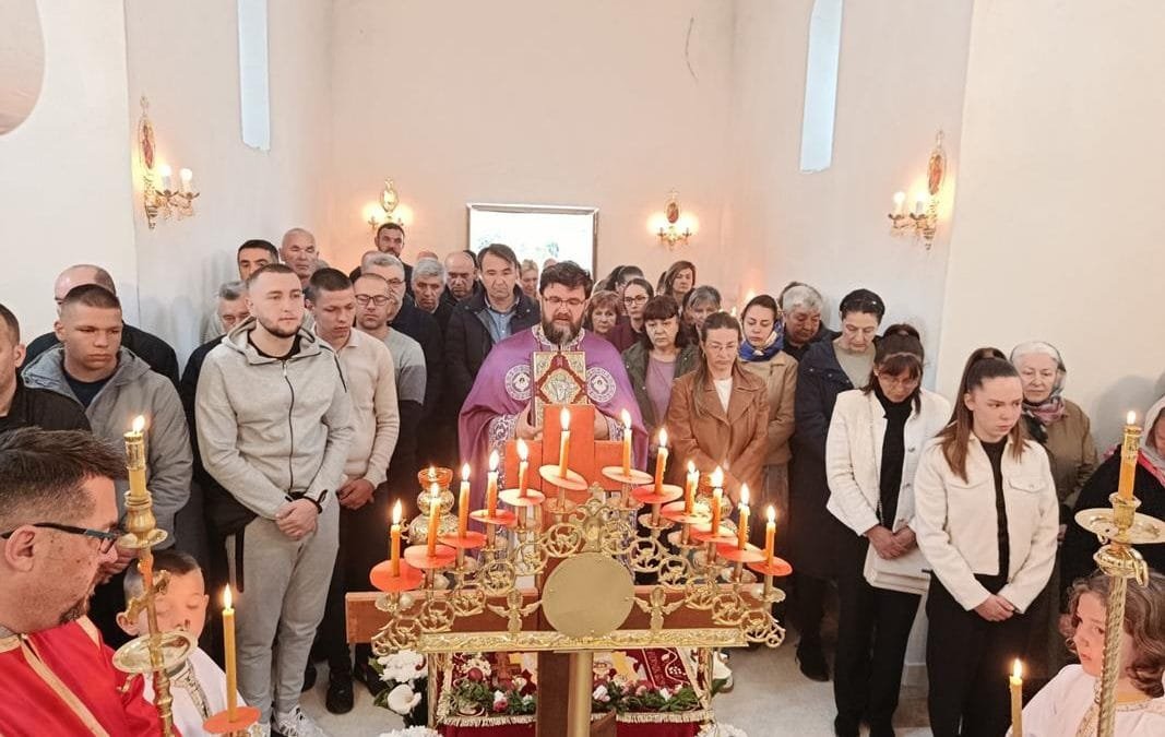 Велики петак и Велика субота у Кирилометодијевском храму у требињском насељу Тини