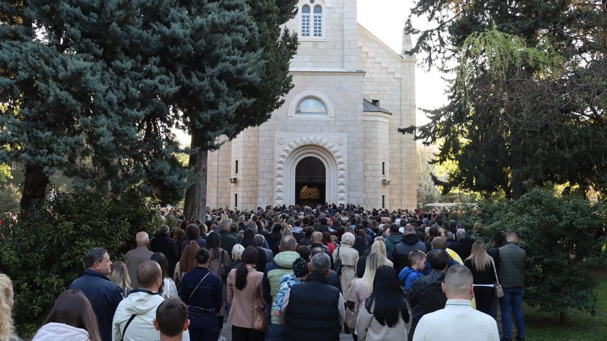 Митрополит Димитрије на Васкрс богослужио у требињском Саборном храму