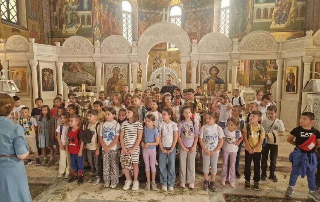 Посјета ученика ОШ „Свети Василије Острошки и Тврдошки“ Саборном храму у Требињу