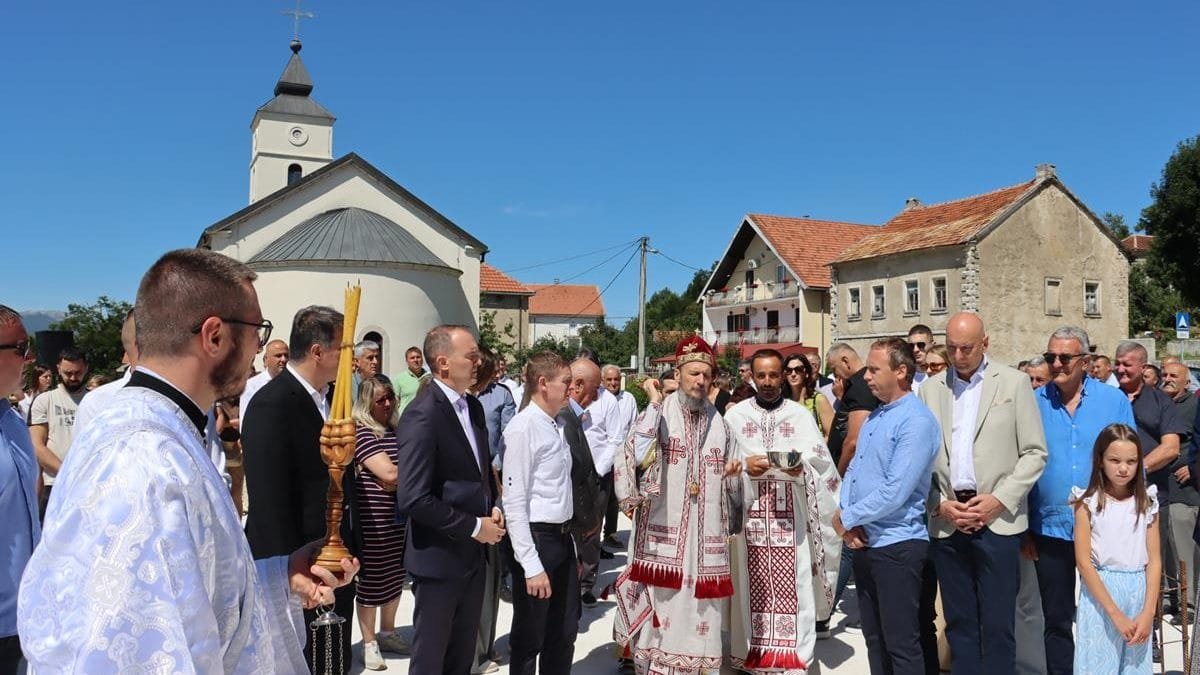 Владика Димитрије служио у Автовцу