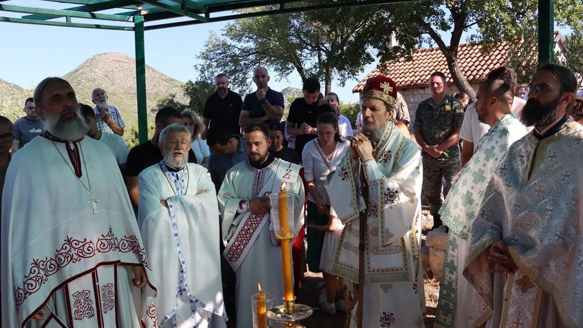 Митрополит Димитрије богослужио у Долима