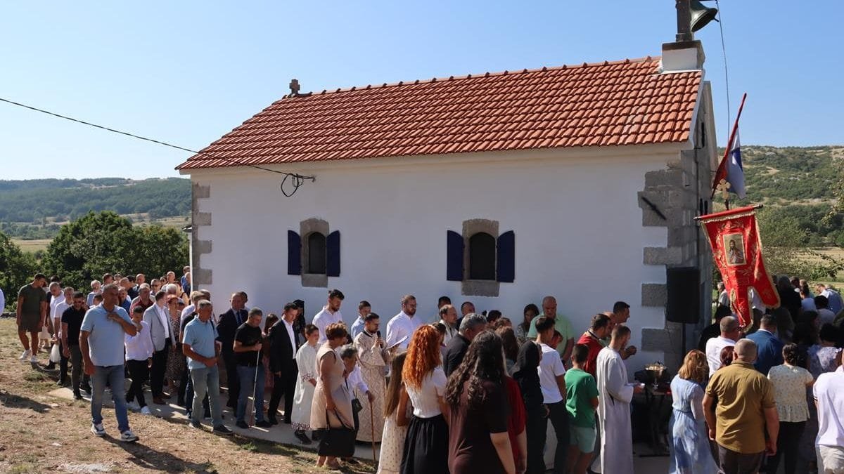 Освећен храм на Трусини