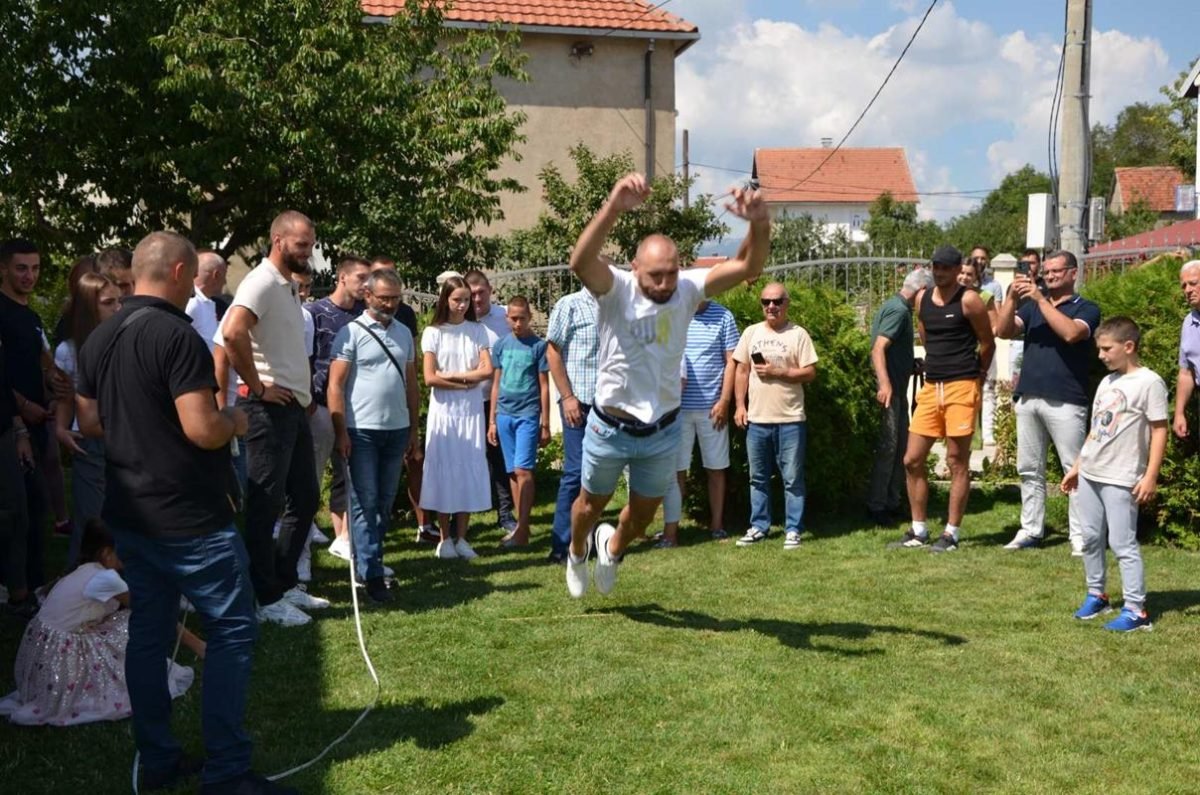 IMG-d9fe0420c10f93a6161eb8a3813b6ce7-V