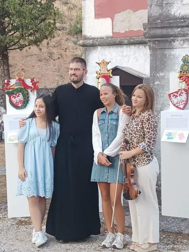 IMG-1d1b8e24f7a8ef6d96cafd4b383417e9-V