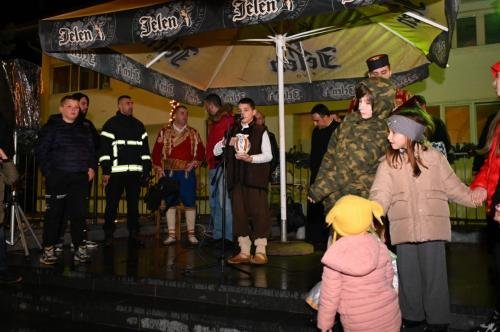 IMG-a32a46280253e562167227680037c184-V-Medium