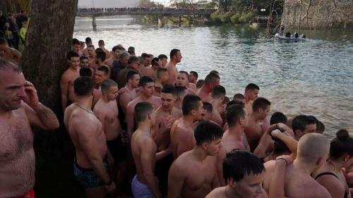 IMG-b274d3d5212db1caf41b2d4228275176-V