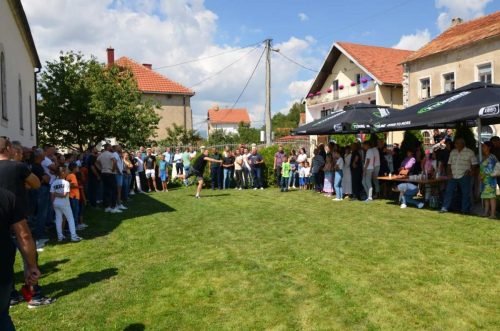 IMG-ecec7907b581ad6c69e0b169132d4e5a-V