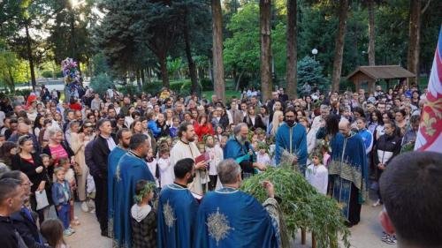 IMG-f3aa3f2c20c70458e32ae63cc0373136-V-Copy