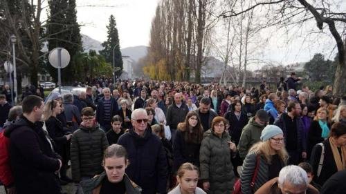 IMG-f5b64dd9084a9ffd761834fb0b9d687f-V