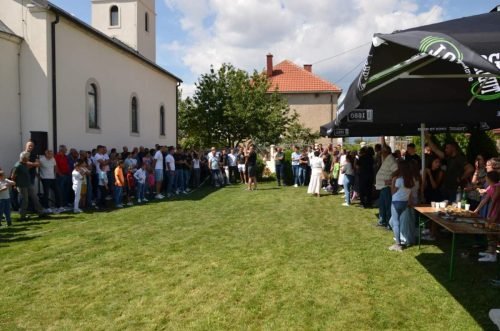 IMG-ffe6d7d7891ee71668e330ad37ba53f4-V